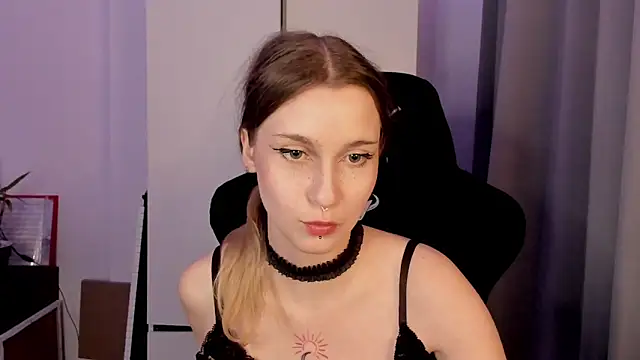 Cassi_Stonem Chat XXX live