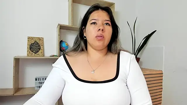 LinaBrowm: онлайн-секс-чат