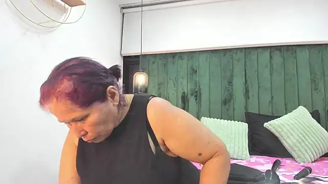 girl_amada Show Webcam