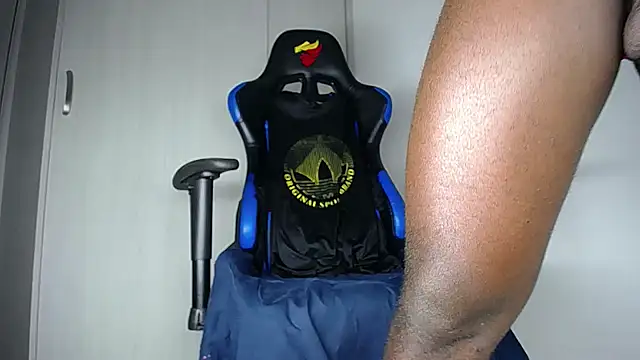 MAXJONES_2 élő XXX-chatje