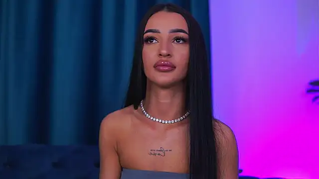 DeniseDevilles Adlı Modelin Canlı XXX Sohbeti