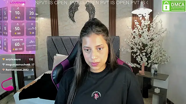 Atiena_'s Live XXX Chat