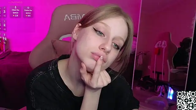 cyyberwhore Chat XXX live