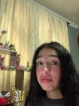 Pokazy przed kamerką – NickieCute-