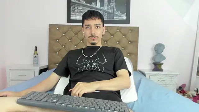 finn_jackson Adlı Modelin Canlı XXX Sohbeti