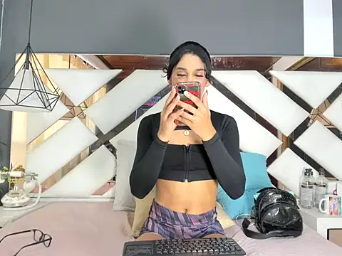 Ivone_cox's Webcam Show