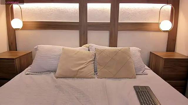 Emii_Lux Adlı Modelin Canlı XXX Sohbeti