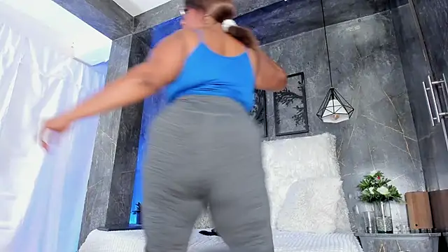 XXX chat uživo modela AranzalatinBlaks1