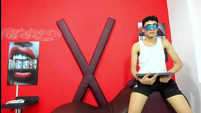 Show modela AVENGER_BOYS2026 na web-kameri