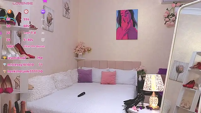 Онлайн чат XXX LoraColins