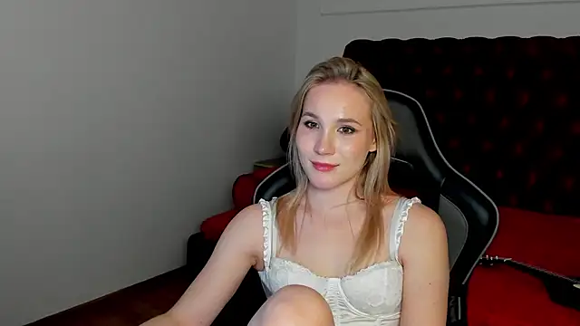 ElaraVoltage Chat XXX in diretta