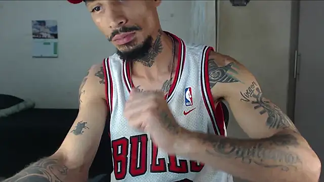 emiliano_hotttのライブXXXチャット