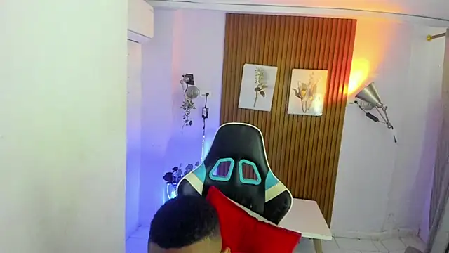 Darwin_mayo élő XXX-chatje