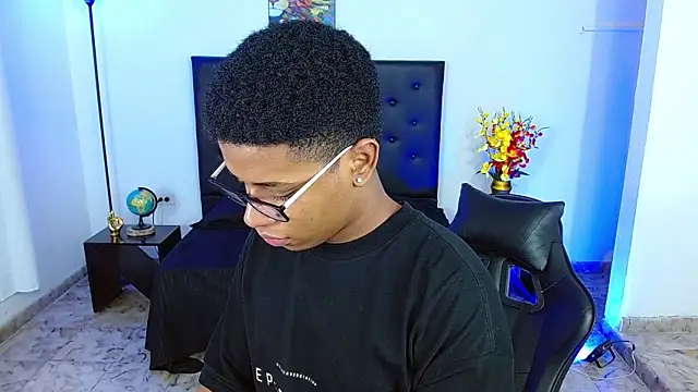 liiam3: онлайн-секс-чат