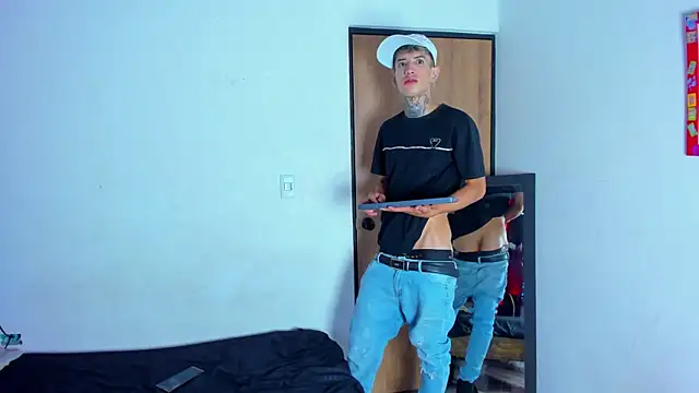 Darwinstark_ Show in webcam