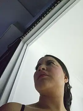 Pretty_Julieta's Live XXX Chat