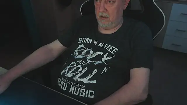 Teddybaer372 élő XXX-chatje