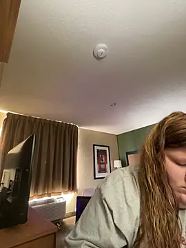 Strawberry256123: διαδικτυακό σόου στην κάμερα