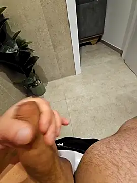 Mpinios live XXX chat