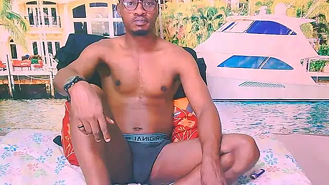 Pokazy przed kamerką – EbonyTiger69