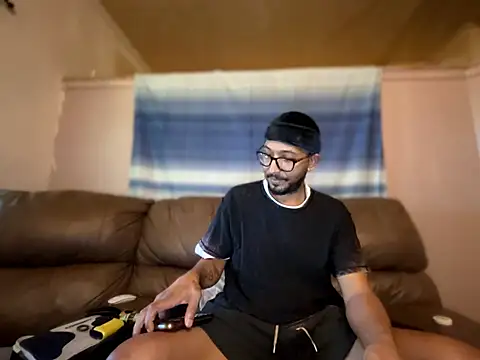 ThrowedWorldWide: онлайн-секс-чат