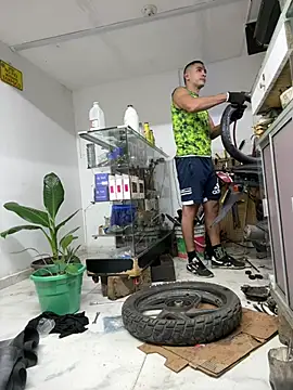 Paul22cm- Show in webcam