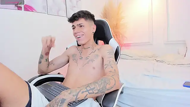 Show modela Tommy_valverde na web-kameri