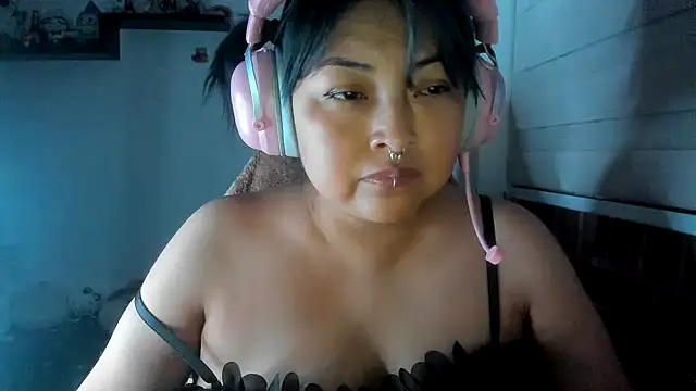 Chat XXX ao vivo de Shaddycute_