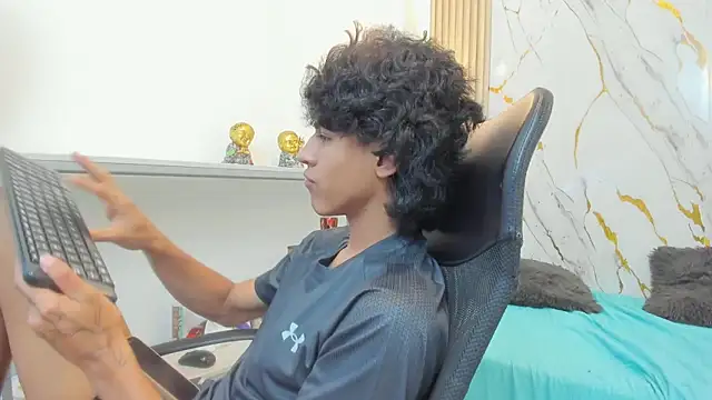 Show de Zayn_Fox32 na webcam