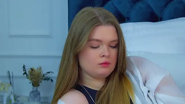 CrystalLyons' Webcam Show