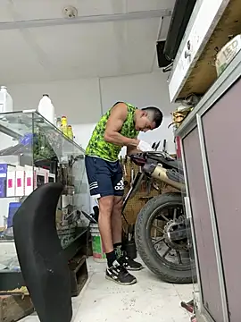 Paul22cm- 即時 XXX 聊天