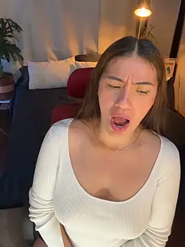 Pokazy przed kamerką – emmily_d