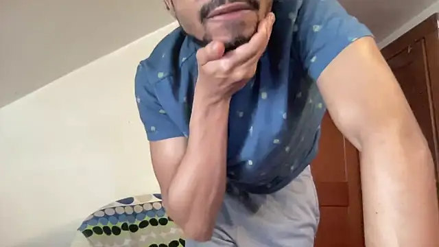 Outofhisleague_n Webbikameraesitys