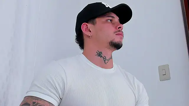 NoahhBrownのウェブカメラショー