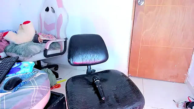 Emily_Coper18 Live XXX-Chat