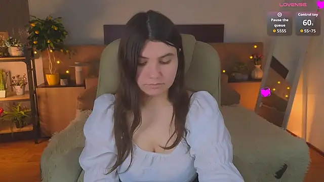 Viola__Shy Adlı Modelin Canlı XXX Sohbeti