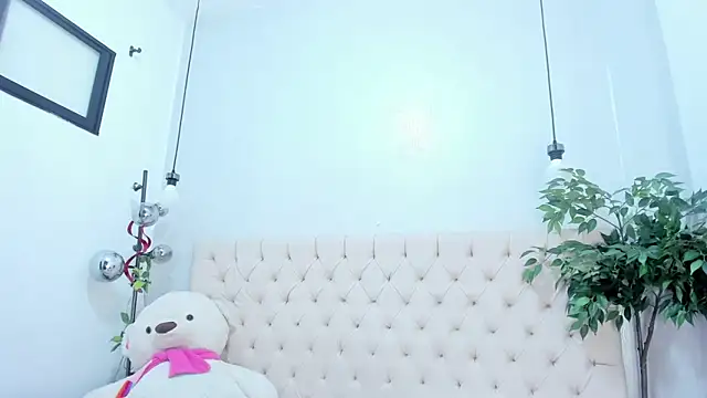 Chat +18 de Victoria_Coleman ao vivo