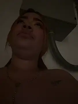 Chat +18 de Saory____ ao vivo