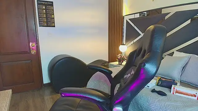 Kittie_Vixen Chat XXX live