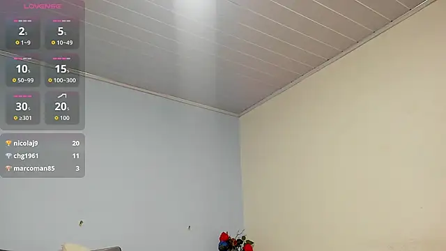 kaylaMinov_: διαδικτυακό σόου στην κάμερα