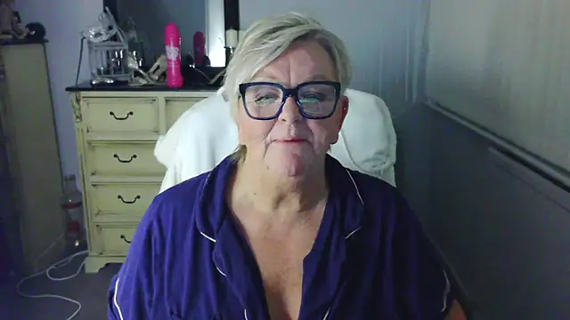 BridgetBlueEyes: онлайн-секс-чат