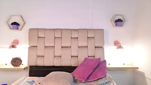 katiamoree's Live XXX Chat