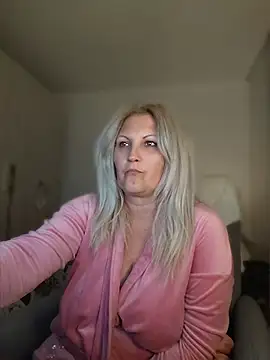 XXX chat uživo modela Divineblond