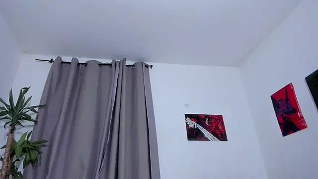 Catty_Noir: διαδικτυακό σόου στην κάμερα