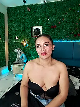 Kiaraa88's Live XXX Chat