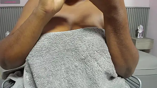 Show modela Shaira_Collins na web-kameri