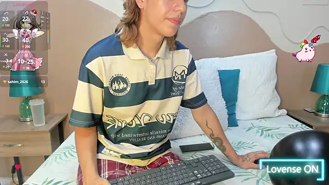 Enrrixxx_: διαδικτυακό σόου στην κάμερα