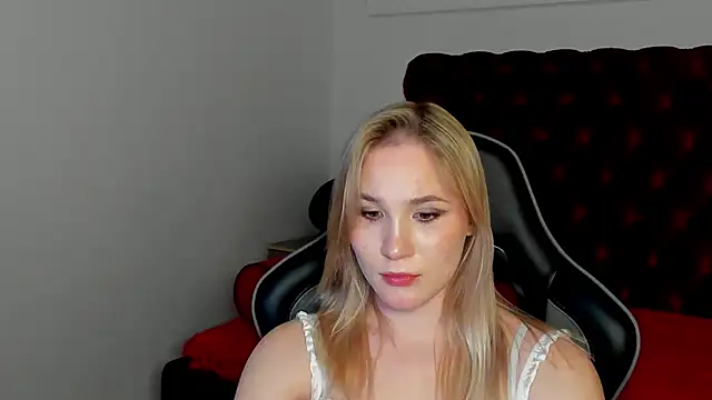 ElaraVoltagen Live XXX chat