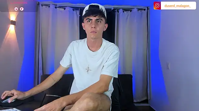 Demian_cute18 Show in webcam