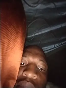 Sakile113: διαδικτυακό σόου στην κάμερα